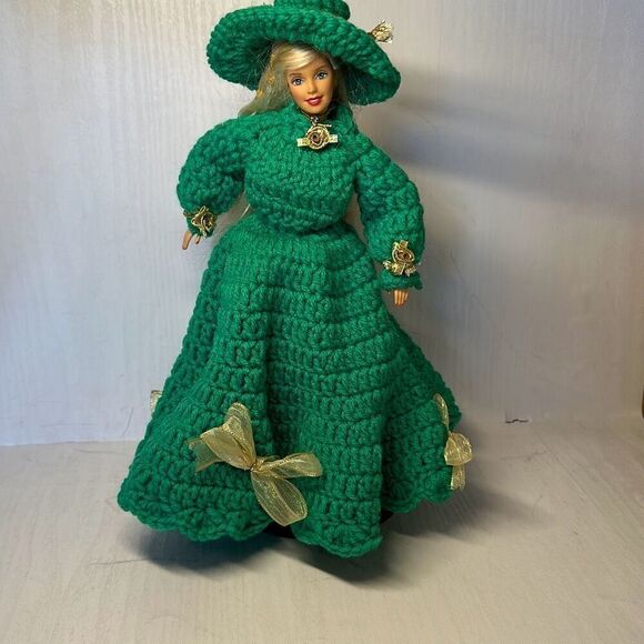 Vintage Barbie 1991 Blonde Hair Blue Eyes with a Stunning Crochet Dress - Picture 1 of 11